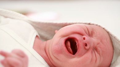 کولیک در نوزادان و هر آنچه والدین و پرستار کودک باید بدانند